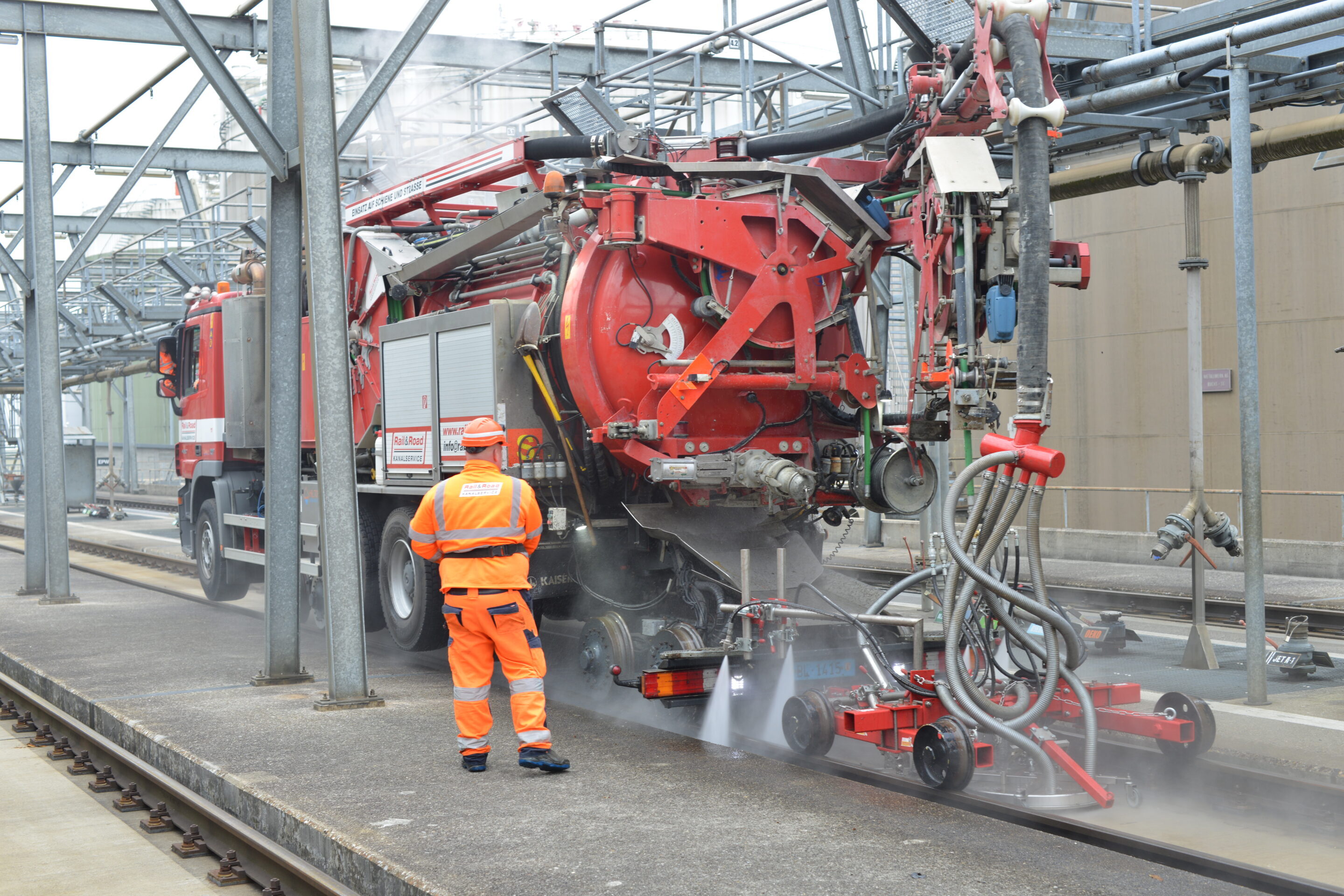 Whether route or rail cleaning - Rail & Road does it!